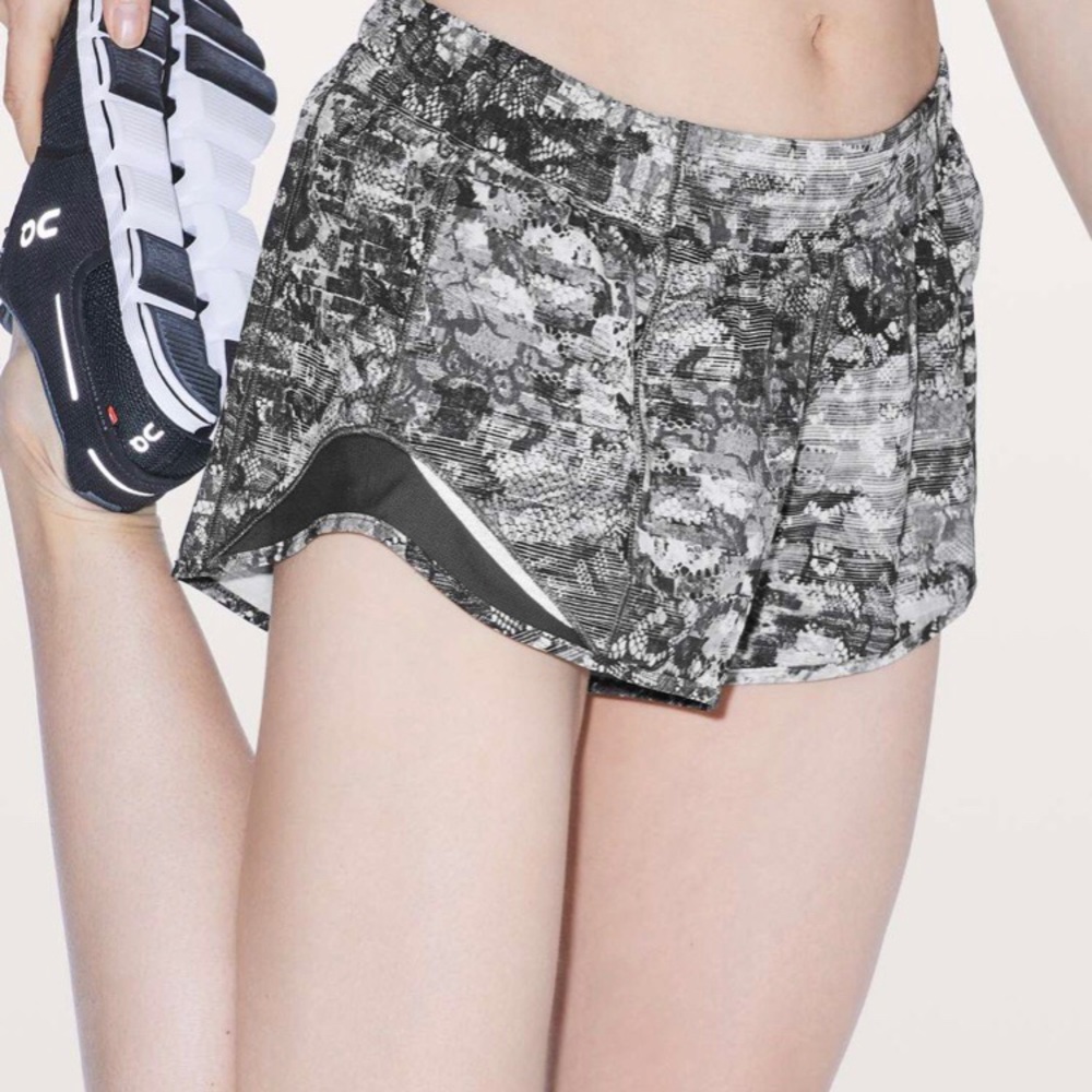 Lulu Hotty hot 2.5 shorts